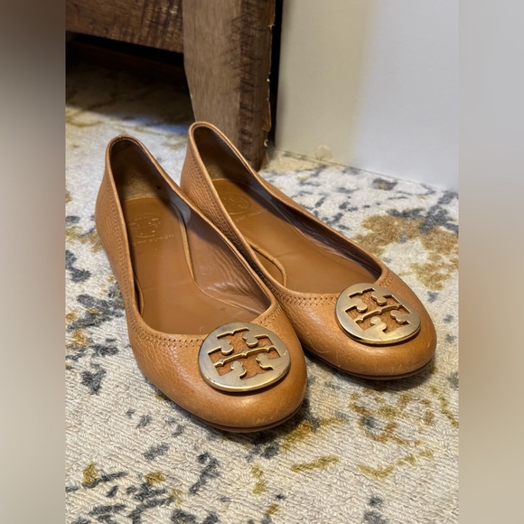 Tory Burch Reva Brown Tumbled Leather Gold Logo Ballet Style Flat Shoes | Sz 7 - Picture 2 of 7